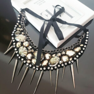 colier cu pietre si tinte