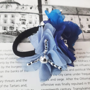 elastic de par cu flori