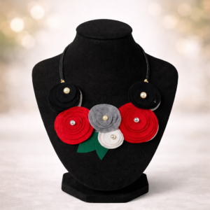 Colier cu flori abstracte Camellia 1