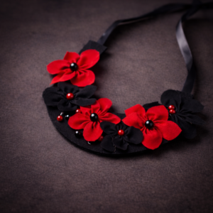 Colier cu flori textile lucrat manual Dark Passion 2