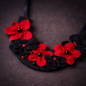 Colier cu flori textile lucrat manual Dark Passion 3