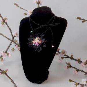colier cu floare