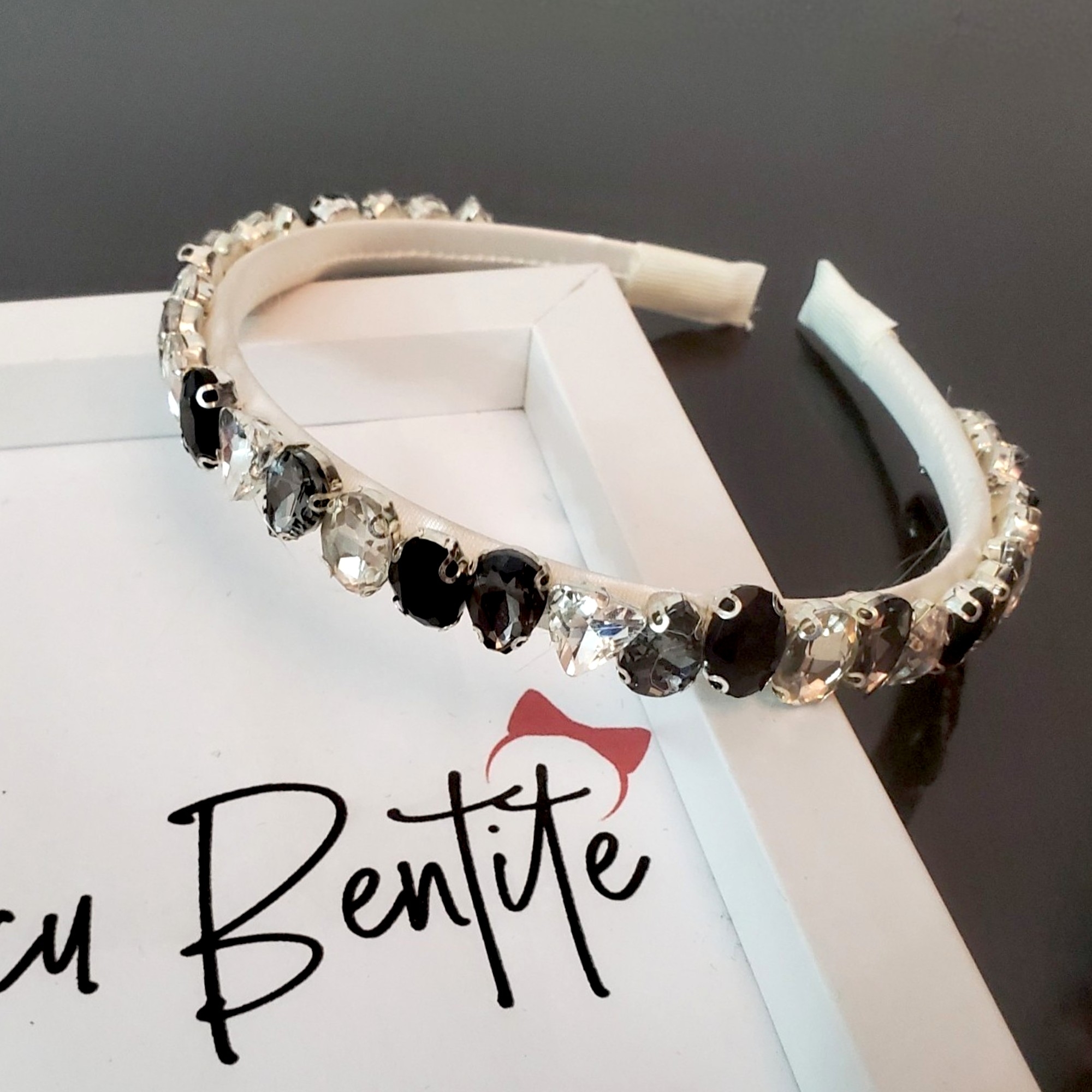 cordedluta cu cristale