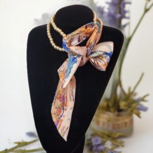 colier de perle si esarfa