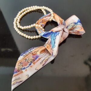 colier de perle si esarfa