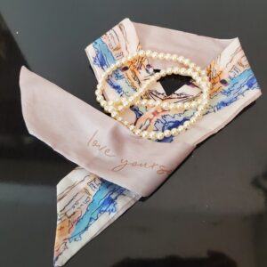 colier de perle si esarfa