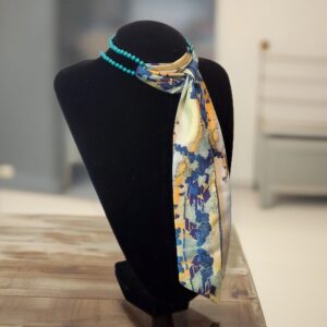 colier de perle si esarfa