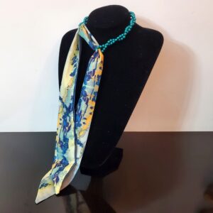 colier de perle si esarfa