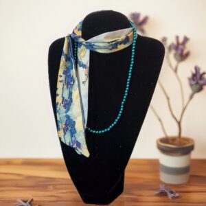 colier de perle si esarfa