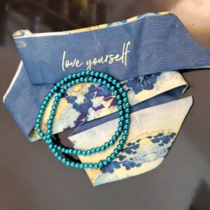 colier de perle si esarfa